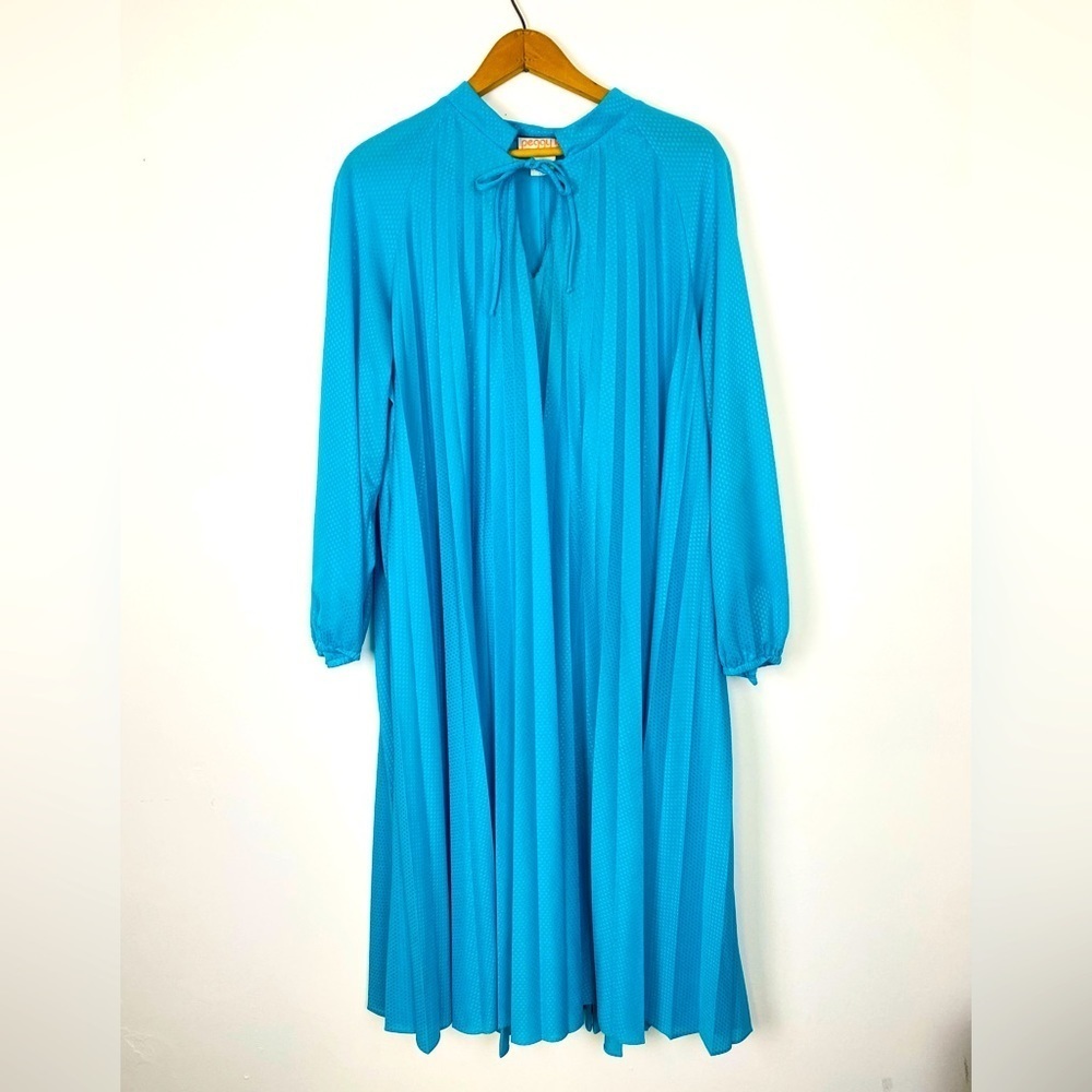 Vintage Plus Size Pleated Nightgown, Peggy Lou California, 1960 / 1970s, XL/1X
